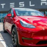 AUSTIN, Texas - 31 de maio: Um Tesla Model Y é visto em um lote de carros da Tesla em 31 de maio de 2023 em Austin, Texas. O Modelo Y de Tesla se tornou o carro mais vendido do mundo no primeiro trimestre de 2023. (Foto de Brandon Bell/Getty Images)