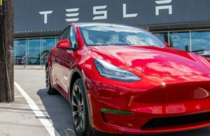 Milhares de teslas recordaram sobre a falha da janela AUSTIN, Texas - 31 de maio: Um Tesla Model Y é visto em um lote de carros da Tesla em 31 de maio de 2023 em Austin, Texas. O Modelo Y de Tesla se tornou o carro mais vendido do mundo no primeiro trimestre de 2023. (Foto de Brandon Bell/Getty Images)
