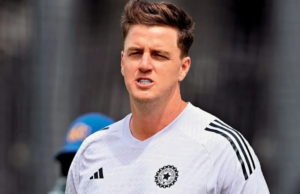 Morne Morkel admira os jogadores da Índia após controlar a eficiência versus os Emirados Árabes Unidos Morne Morkel admira os jogadores da Índia após controlar a eficiência versus os Emirados Árabes Unidos