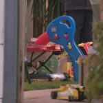 Mulher acusada de homicídio culposo depois que duas meninas mortasão em incêndio em casa em Melbourne