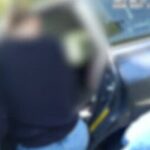 Uma mulher de Gold Coast foi acusada de perseguir dois homens, fingindo estar grávida e exigindo dinheiro com eles.