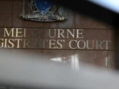 Treinador de natação acusado de cuidar de adolescente vence pedido de fiança Tribunal de Magistrados de Melbourne em Melbourne, Victoria.
