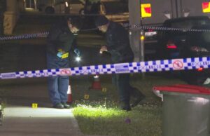 Mulheres e adolescentes dentro da casa suburbana quando o atirador ‘bronze’ abriu fogo Mulheres e adolescentes dentro da casa suburbana quando o atirador 'bronze' abriu fogo