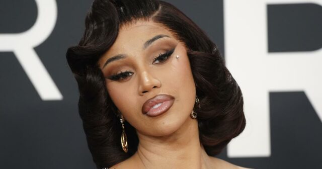 'Não me desrespeite': Cardi B joga caneta em empurrar cara, consertando um limite na conversa de maternidade 

