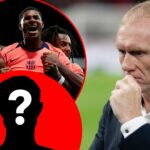 O ex -jogador do Manchester United e o especialista em esportes da TNT Paul Scholes está em frente à final da Liga Europa 2025 entre o Tottenham Hotspur e o Manchester United no Estadio de San Mames em 2025 em Bilbao, Espanha.