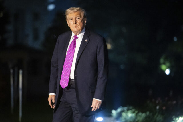 Nate Silver descreve 4 'durações distintas' no ranking de autorização de Trump 

