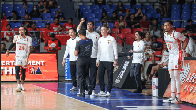 Bonnie Tan (Center) e Hisstaff tomarão decisões para o píer de Batang. 