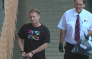 Notorioso policial assassino de volta à prisão após a violação de liberdade condicional Notorioso policial assassino de volta à prisão após a violação de liberdade condicional