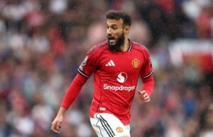 Noussair Mazraoui abre em Ruben Amorim Partnership, Celebridade masculina da UTD assume a obrigação de Erik 10 Hag Sacking Noussair Mazraoui, do Manchester United, chega antes da partida da Premier League entre o Manchester United e Burnley em Old Trafford em 30 de agosto de 2025