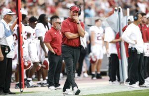 O Alabama não pode demitir Kalen DeBoer por causa de um fator trágico O Alabama não pode demitir Kalen DeBoer por causa de um fator trágico