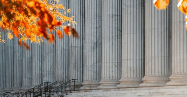A Apple pedirá hoje a um juiz que descarte o caso antitruste do DOJ | Foto ilustrativa do edifício judicial