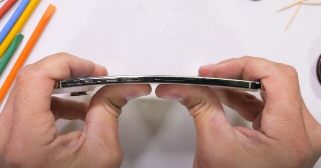 O Exame Air Air Flex Examination verifica a reivindicação de seguro da Apple de muitos iPhone de Apple resilientes de todos 

