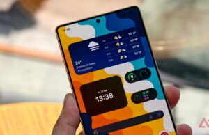 A data de lançamento do Samsung Galaxy S26 vazou e não é uma boa notícia Exibição do Samsung Galaxy S25 Ultra mostrado ao ar livre