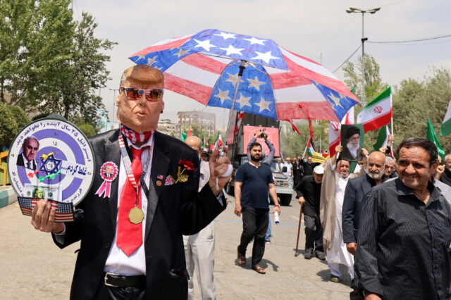 O Irã realiza o espião de Israel acusado 

