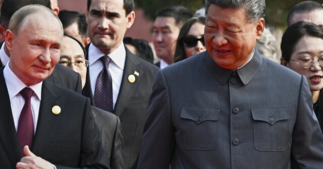 O Mic Hot captura uma conversa bizarra entre Xi e Putin

