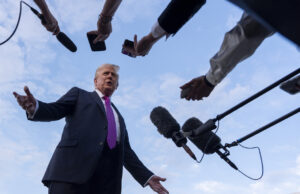 O New York Times fez muito por Trump – mas nunca é suficiente Cartoon de Mike Luckovich