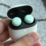 O Pixel Buds Pro 2 atualmente permite acenar ou beber a cabeça para gerenciar chamadas telefônicas
