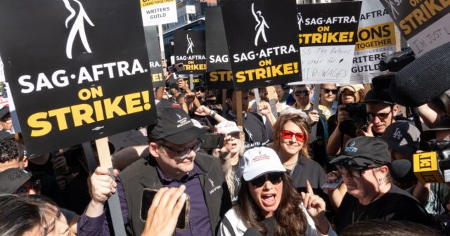O SAG-AFTRA estabelece o fundo "altruísta" para transmitir dinheiro 2 anos após a greve. O que é? 


