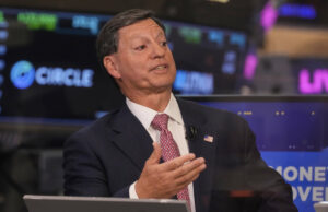 O Seguro Social elogia seu novo chatbot. Ex-oficiais dizem que foi testado, mas arquivado sob Biden. Um desenho animado de Pedro Molina.