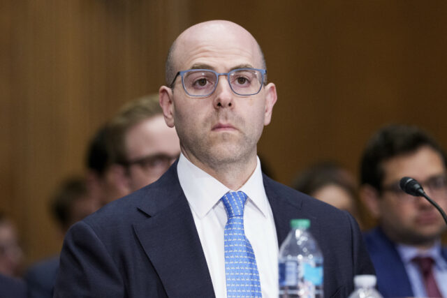 O Senado dos EUA autoriza o consultor líder de Trump para a Federal Get Board 

