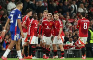 O Utd Ace masculino confessa que ele ‘perde’ seu excelente cenário no meio do ajuste de Ruben Amorim ‘,’ Reconhece o supervisor … ‘ Luke Shaw e Harry Amass comemoram quando o Manchester United venceu Lyon.