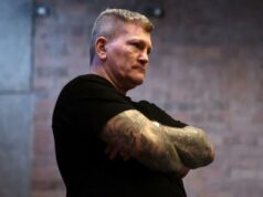 O campeão de boxe Ricky Hatton morto aos 46 anos, meses antes de seu retorno programado Ricky Hatton em um treino da mídia.