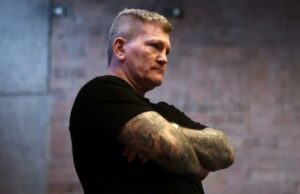 O campeão de boxe Ricky Hatton morto aos 46 anos, meses antes de seu retorno programado Ricky Hatton em um treino da mídia.