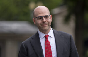 O candidato de Trump Fed vai manter seu show atual porque por que não Um desenho animado de Clay Bennett.