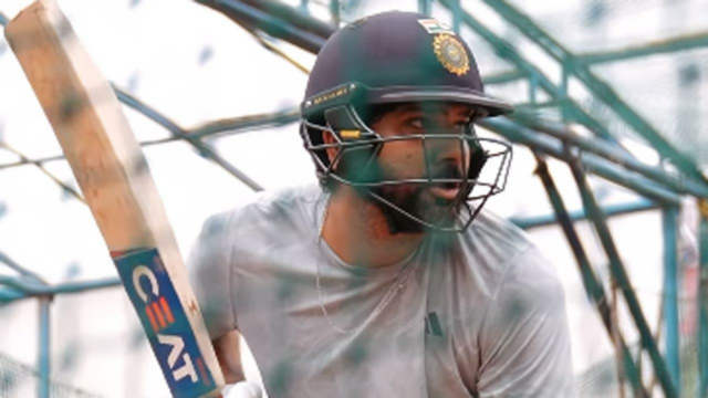 O capitão do Grupo Índia, Rohit Sharma, atinge as redes antes da coleção ODI versus australi 

