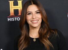 O confortável sapato de tênis branco de Eva Longoria é tão elegante- deslize a tentativa específica de encontrar $ 55 Jessica Alba