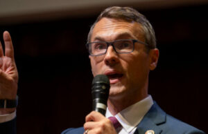 O democrata James Walkinshaw vence a eleição especial do Congresso da Virgínia O democrata James Walkinshaw vence a eleição especial do Congresso da Virgínia