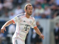 O demonstrador de 41 gols tem ‘provisão secreta de lançamento’ e ele certamente levaria em consideração o Botão do Manchester United, afirma o Professional de Transferência Harry Kane, de Bayern, comemora depois de vencer um jogo para o Bayern de Munique