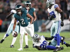 O emocionante Eagles-Cowboys NFL abriu com atraso severo do tempo O wide receiver do Philadelphia Eagles, Jahan Dotson (2), reage após uma recepção contra o Dallas Cowboys durante o segundo trimestre do jogo em Lincoln Financial Field.