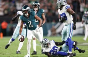 O emocionante Eagles-Cowboys NFL abriu com atraso severo do tempo O wide receiver do Philadelphia Eagles, Jahan Dotson (2), reage após uma recepção contra o Dallas Cowboys durante o segundo trimestre do jogo em Lincoln Financial Field.