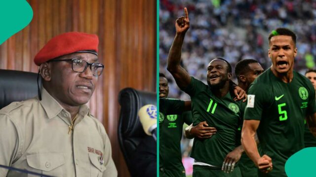 O ex-ministro dos esportes reage uma Nigéria que se perde em outra Copa do Mundo da FIFA

