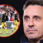 A Sky Sports Pundit e a lenda do Manchester United, Gary Neville, antes da partida da Premier League entre o West Ham United e o Brentford no London Stadium em 2024 em Londres, Inglaterra.
