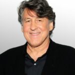 O historiador de viagem profissional Cameron Crowe finalmente pronto para se fazer uma viagem, com os visitantes consistindo em Sheryl Crow e Kate Hudson