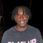 O jogador de futebol DePaul, de 20 anos