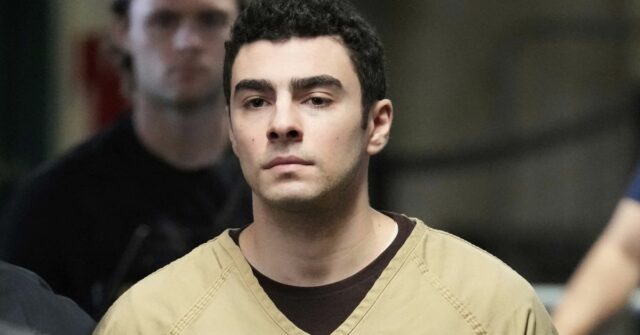 Luigi Mangione é escoltada para o Tribunal Estadual de Manhattan em Nova York 
