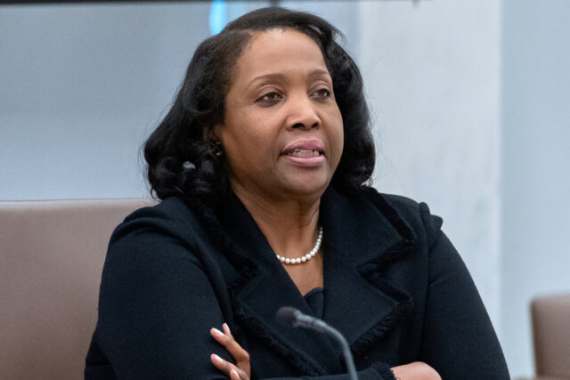 Estados Unidos - 20 de abril - O candidato da Biblioteca do Congresso Carla D. Hayden fala durante uma audiência perante o Comitê de Regras e Administração do Senado, no prédio de escritórios do Senado de Russell, em Capitol Hill, em Washington, quarta -feira, 20 de abril de 2016. (Foto de Al Drago/CQ Roll Call) (Chamada CQ Roll via AP Images)