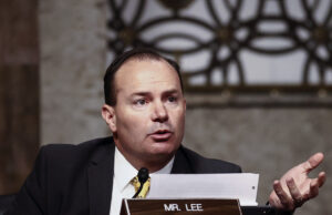 O legislador do Partido Republicano Mike Lee lida com a reação da ação de assassinato de Charlie Kirk O legislador do Partido Republicano Mike Lee lida com a reação da ação de assassinato de Charlie Kirk