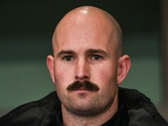 O líder neonazista Thomas Sewell recusou a fiança por suposto ataque de acampamento Thomas Sewell foi negado a fiança por um suposto ataque a um local indígena em Melbourne.