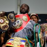 O lutador Crawford foi ingressado após a cerimônia em sua homenagem