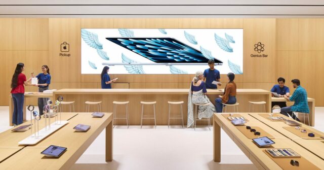 O mais recente design da Apple Store combina bar e pick -up em um contador (mostrado no Apple Hebbal)