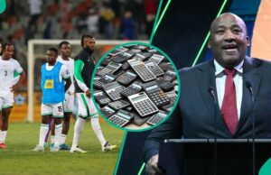 O ministro de esportes da África do Sul, Gayton McKenzie Trolls Nigerianos após o empate por 1 a 1 contra Bafana Bafana O ministro de esportes da África do Sul, Gayton McKenzie Trolls Nigerianos após o empate por 1 a 1 contra Bafana Bafana