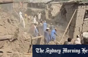 O número de mortos aumenta no desastre de terremoto do Afeganistão O número de mortos aumenta no desastre de terremoto do Afeganistão