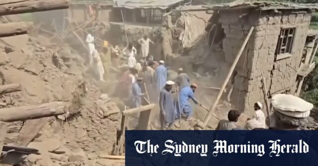 O número de mortos aumenta no desastre de terremoto do Afeganistão

