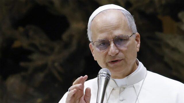 O papa Leo Xiv nos disse que ele está orando por Charlie Kirk, sua família após assassinato

