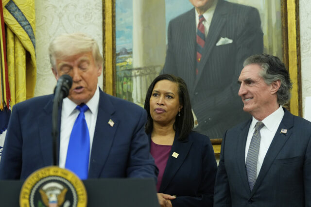 O prefeito de DC quer uma assistência 'indefinida' de Trump Admin, independentemente da fervoridade democrata 

