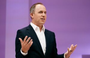 Sierra de Bret Taylor atinge ARR de US$ 100 milhões em menos de dois anos Co-CEO of Salesforce, Bret Taylor, speaks at the Vivatech show in Paris, France, June 15, 2022. (AP Photo/Thibault Camus)